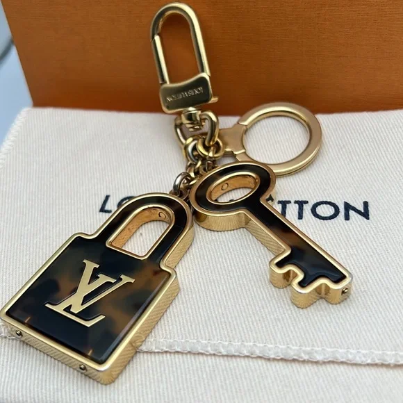 LOUIS VUITTON Porte Cles Confidence Bag Charm Key Ring Gold Metallic M65088 - Picture 3 of 17
